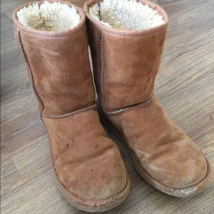 Size 7 chestnut uggs